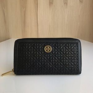 Tory Burch black zip continental quilted Wallet
